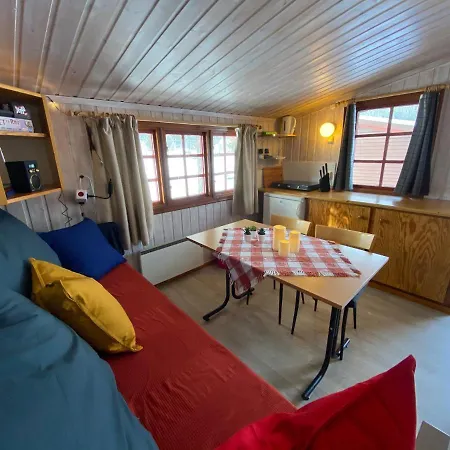 假日公园 桑德维肯露营酒店 Austbygdi