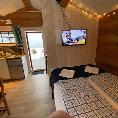 桑德维肯露营酒店 4* Austbygdi