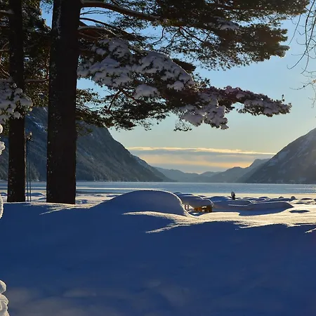 桑德维肯露营酒店 Austbygdi